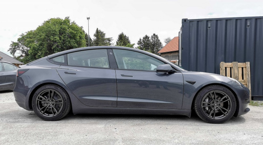 Tieferlegung Model 3 SR+ MIC